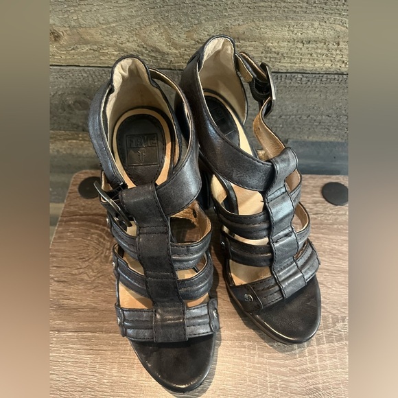 Frye Catrin Trapunto Platform Strapy
Gladiator Heels Sandals Gray Leather Sz 6.5 - Picture 11 of 15